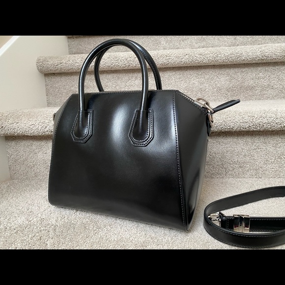 SOLD on 🅿️🅿️💜Last call! Givenchy small Antigona in glazed calfskin - Picture 5 of 16